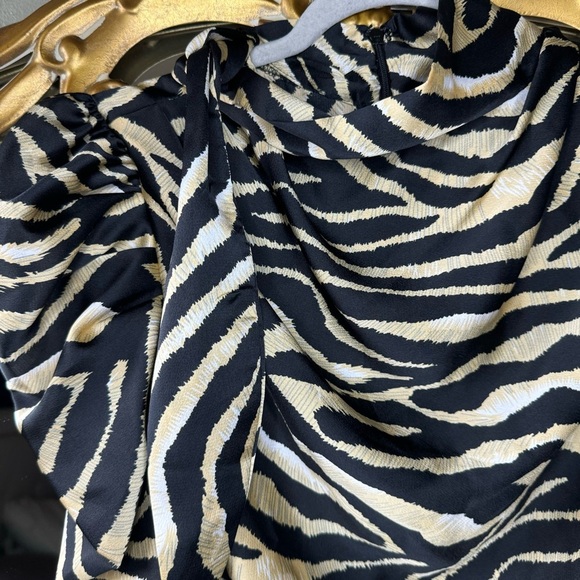 TCEC animal print puff sleeve blouse size medium - Picture 2 of 8